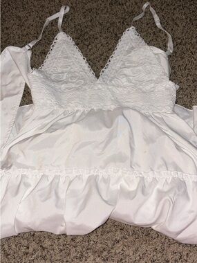 Women’s White Lace Trim dress